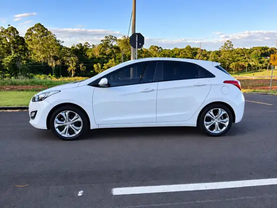 HYUNDAI-I30-1.8 MPI 16V GASOLINA 4P AUTOMATICO HYUNDAI-I30-2014