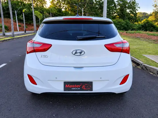 HYUNDAI-I30-1.8 MPI 16V GASOLINA 4P AUTOMATICO HYUNDAI-I30-2014