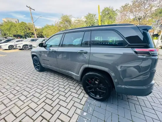 JEEP-COMMANDER-2.0 HURRICANE 4 TURBO GASOLINA BLACKHAWK AT9 JEEP-COMMANDER-2024