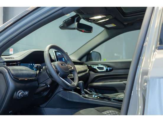 JEEP-COMMANDER-2025