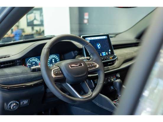 JEEP-COMMANDER-2.0 HURRICANE 4 TURBO GASOLINA BLACKHAWK AT9 JEEP-COMMANDER-2025