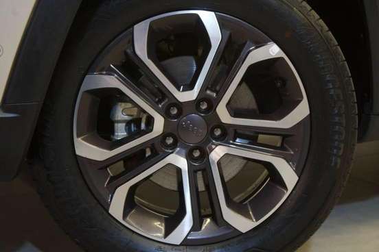 JEEP-COMMANDER-2023