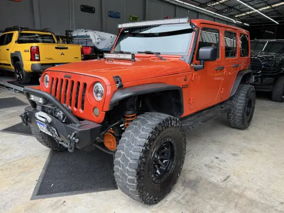 JEEP WRANGLER 3.6 UNLIMITED SPORT 4X4 V6 GASOLINA 4P AUTOMÁTICO