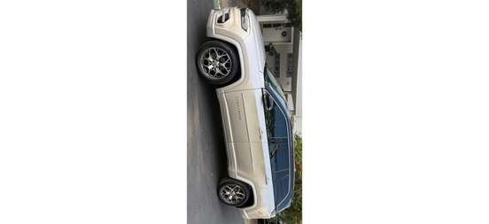 JEEP-COMMANDER-2023