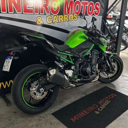 KAWASAKI-Z900-2022