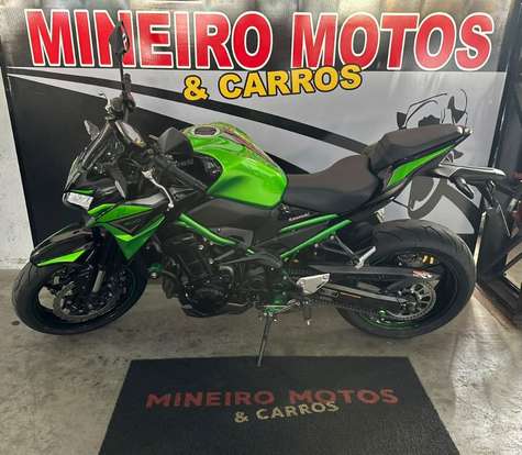 KAWASAKI-Z900-2022