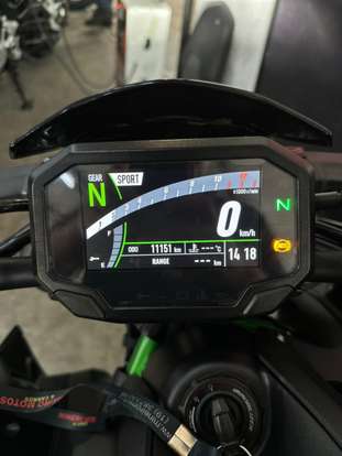KAWASAKI-Z900-2022