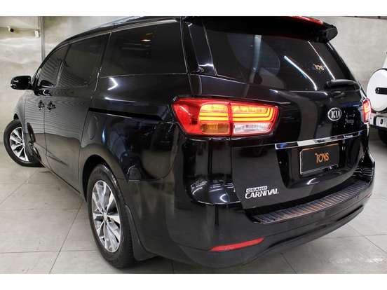 KIA-CARNIVAL-2016