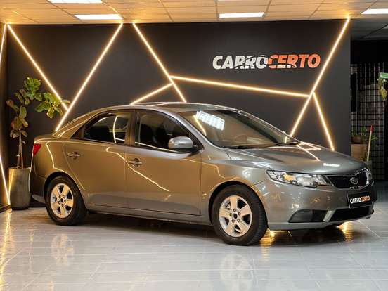 KIA-CERATO-1.6 EX3 SEDAN 16V GASOLINA 4P MANUAL KIA-CERATO-2010