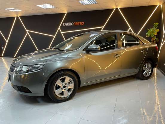 KIA-CERATO-1.6 EX3 SEDAN 16V GASOLINA 4P MANUAL KIA-CERATO-2010