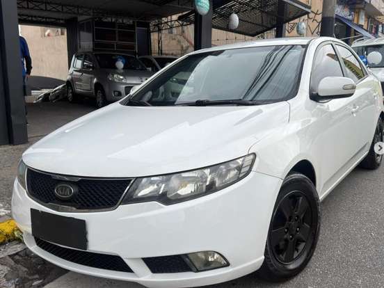KIA-CERATO-1.6 SEDAN 16V GASOLINA 4P MANUAL KIA-CERATO-2010