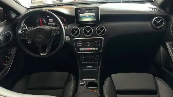 MERCEDES-BENZ-A 200-2016
