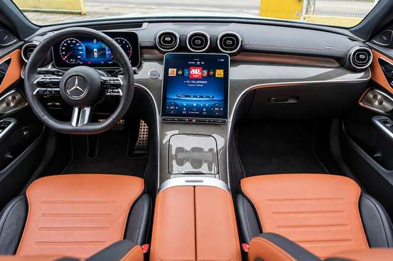 MERCEDES-BENZ-C 300-2023
