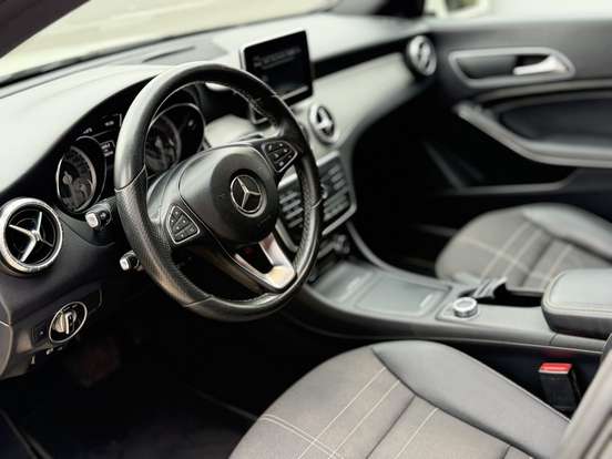 MERCEDES-BENZ-CLA 200-1.6 VISION 16V GASOLINA 4P AUTOMÁTICO MERCEDES-BENZ-CLA 200-2015