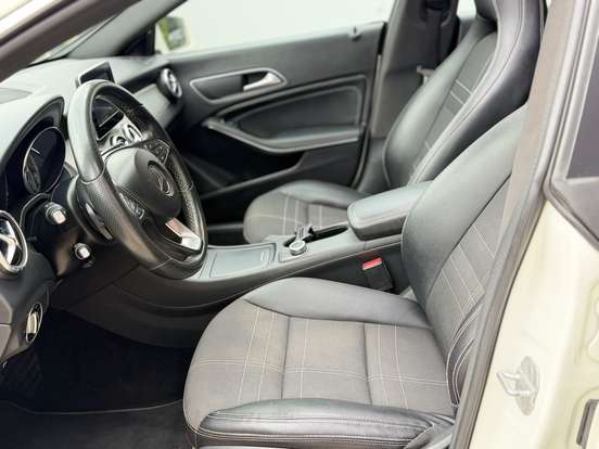 MERCEDES-BENZ-CLA 200-1.6 VISION 16V GASOLINA 4P AUTOMÁTICO MERCEDES-BENZ-CLA 200-2015