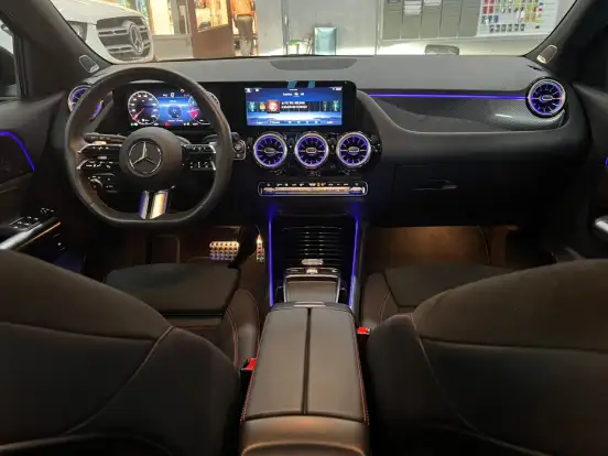 MERCEDES-BENZ-GLA 200-2025