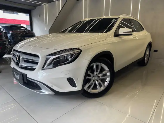 Mercedes-Benz GLA 200 1.6 CGI Advance 16V Turbo Flex 4P Automático