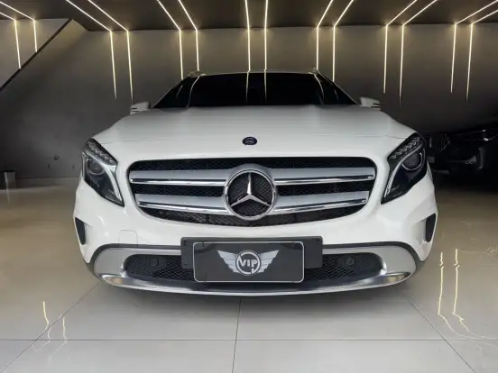 MERCEDES-BENZ-GLA 200-2014