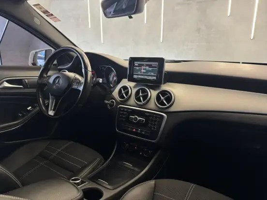 MERCEDES-BENZ-GLA 200-2014