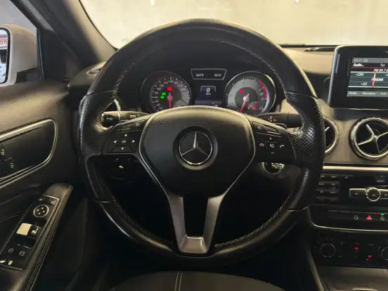 MERCEDES-BENZ-GLA 200-2014