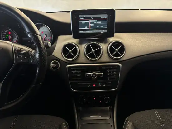 MERCEDES-BENZ-GLA 200-1.6 CGI ADVANCE 16V TURBO FLEX 4P AUTOMÁTICO MERCEDES-BENZ-GLA 200-2014