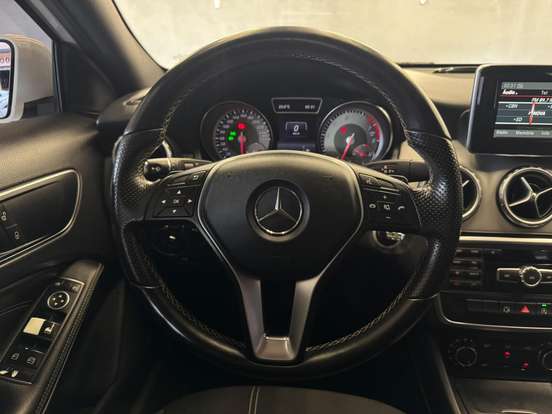 MERCEDES-BENZ-GLA 200-1.6 CGI ADVANCE 16V TURBO FLEX 4P AUTOMÁTICO MERCEDES-BENZ-GLA 200-2014