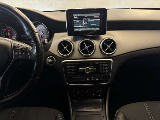 MERCEDES-BENZ-GLA 200-1.6 CGI ADVANCE 16V TURBO FLEX 4P AUTOMÁTICO MERCEDES-BENZ-GLA 200-2014