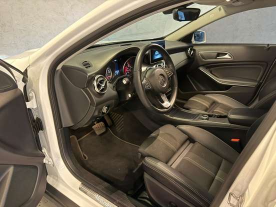 MERCEDES-BENZ-GLA 200-2019