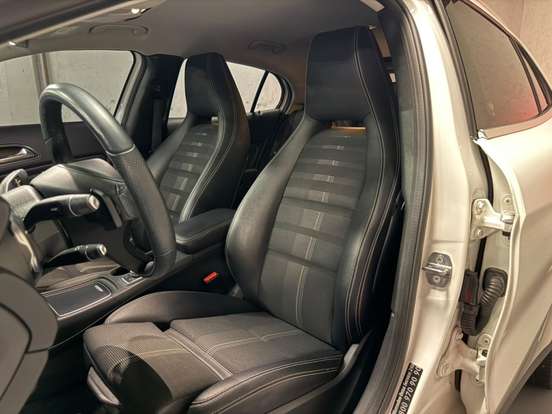 MERCEDES-BENZ-GLA 200-2019