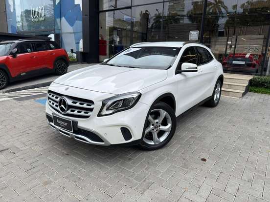 MERCEDES-BENZ-GLA 200-2019