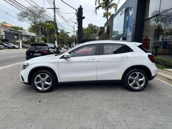 MERCEDES-BENZ-GLA 200-2019