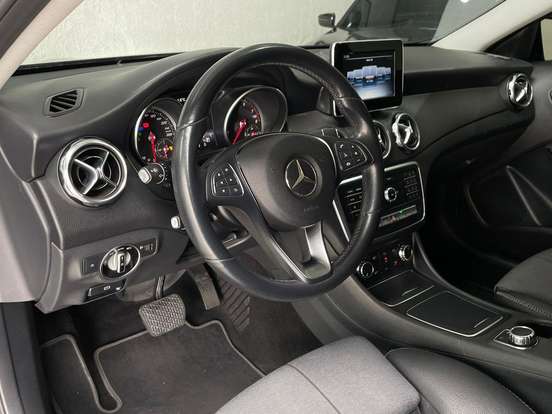 MERCEDES-BENZ-GLA 200-2018