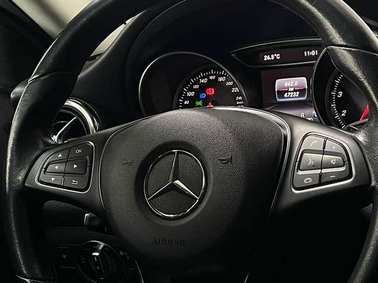 MERCEDES-BENZ-GLA 200-2018