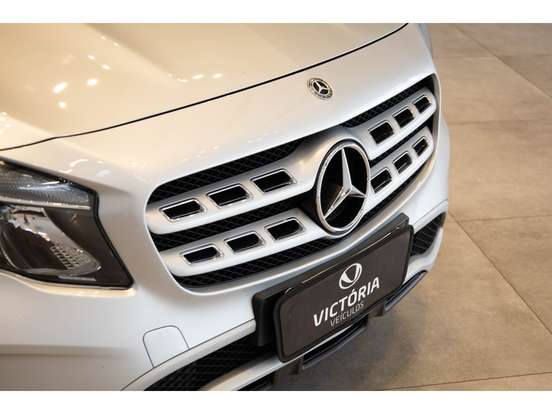 MERCEDES-BENZ-GLA 200-2018