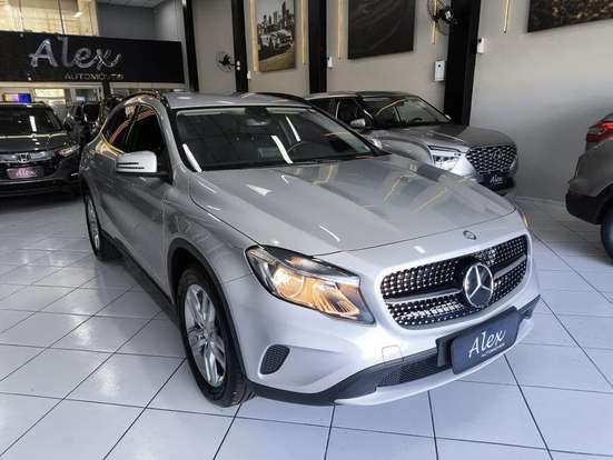 MERCEDES-BENZ-GLA 200-2017