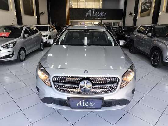 MERCEDES-BENZ-GLA 200-2017