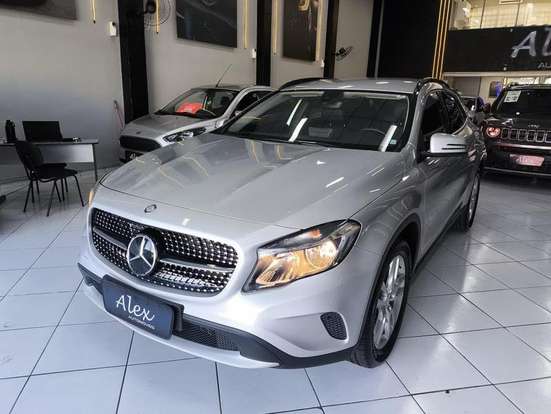 MERCEDES-BENZ-GLA 200-2017