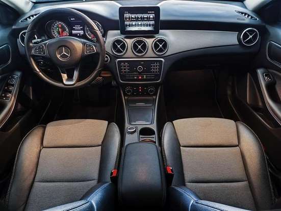 MERCEDES-BENZ-GLA 200-2017