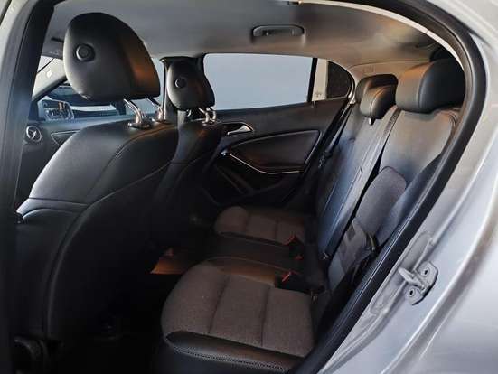MERCEDES-BENZ-GLA 200-2017