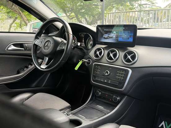 MERCEDES-BENZ-GLA 200-2016