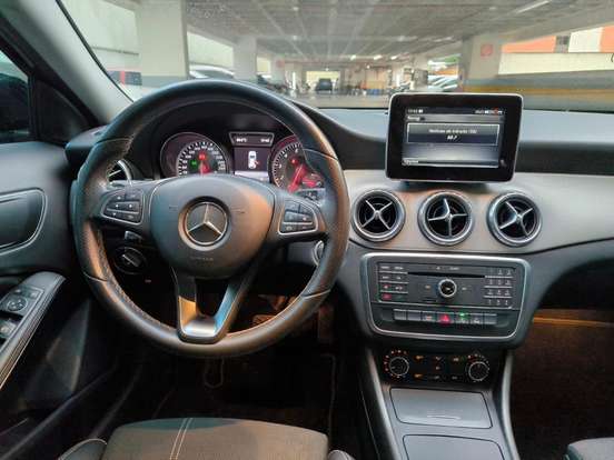 MERCEDES-BENZ-GLA 200-2017