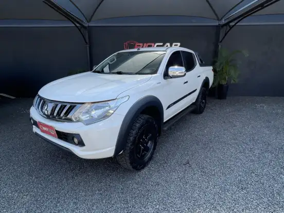 MITSUBISHI-L200 TRITON-2.4 16V TURBO DIESEL OUTDOOR HPE CD 4X4 AUTOMÁTICO MITSUBISHI-L200 TRITON-2020