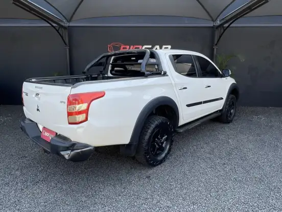 MITSUBISHI-L200 TRITON-2.4 16V TURBO DIESEL OUTDOOR HPE CD 4X4 AUTOMÁTICO MITSUBISHI-L200 TRITON-2020