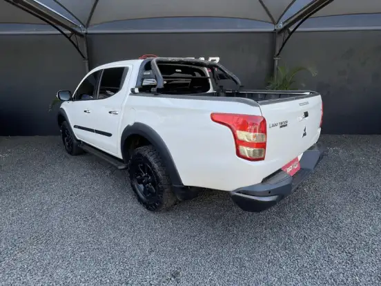 MITSUBISHI-L200 TRITON-2.4 16V TURBO DIESEL OUTDOOR HPE CD 4X4 AUTOMÁTICO MITSUBISHI-L200 TRITON-2020