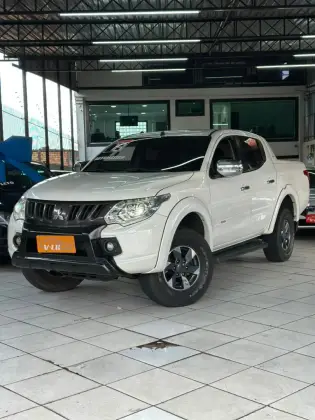 MITSUBISHI L200 TRITON 2.4 16V TURBO DIESEL SPORT HPE-S CD 4P 4X4 AUTOMÁTICO