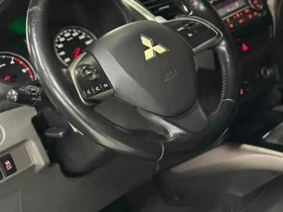 MITSUBISHI-L200 TRITON-2.4 16V TURBO DIESEL SPORT HPE-S CD 4P 4X4 AUTOMÁTICO MITSUBISHI-L200 TRITON-2017