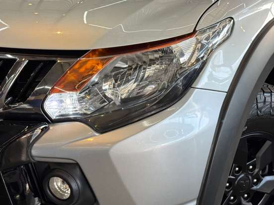 MITSUBISHI-L200 TRITON-2.4 16V TURBO DIESEL OUTDOOR GLS CD 4X4 AUTOMÁTICO MITSUBISHI-L200 TRITON-2023