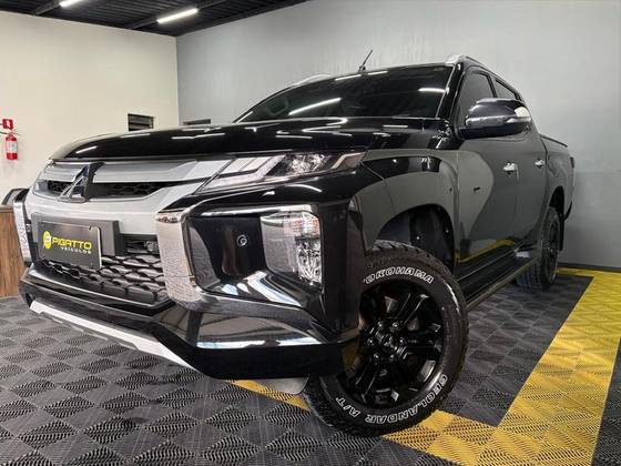 MITSUBISHI L200 TRITON 2.4 16V TURBO DIESEL SPORT HPE-S CD 4P 4X4 AUTOMÁTICO