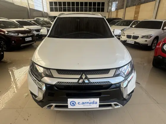 MITSUBISHI OUTLANDER 2.2 MIVEC DI-D DIESEL HPE-S AWD AUTOMÁTICO