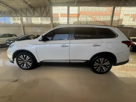 MITSUBISHI-OUTLANDER-2.2 MIVEC DI-D DIESEL HPE-S AWD AUTOMÁTICO MITSUBISHI-OUTLANDER-2020